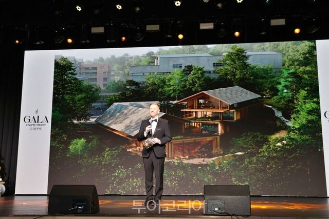 제프 무마우(Jeff Moomaw)&nbsp;델타항공 아시아 태평양 부사장이&nbsp;RMHC Korea&nbsp;갈라 디너에서 신규 서울 하우스를 공개 및&nbsp;RMHC Korea와의 협력을 발표하고 있다./사잔-델타항공