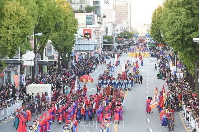 경기도 대표 역사문화콘텐츠인 '정조대왕 능행차 공동 재현' 행사/사진=경기도