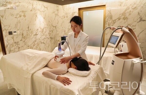 ▲전문 프로그램인 전신테라피 체험 모습. /사진-태안군