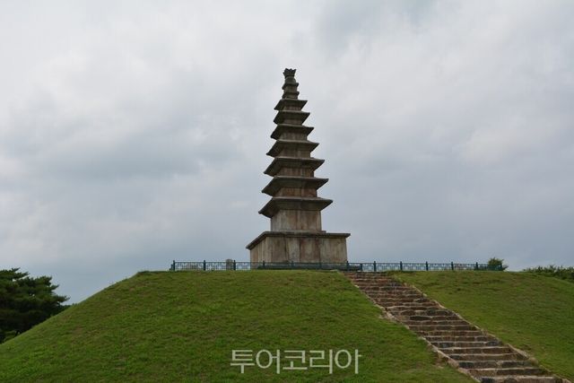 중앙탑 Ⓒ 투어코리아