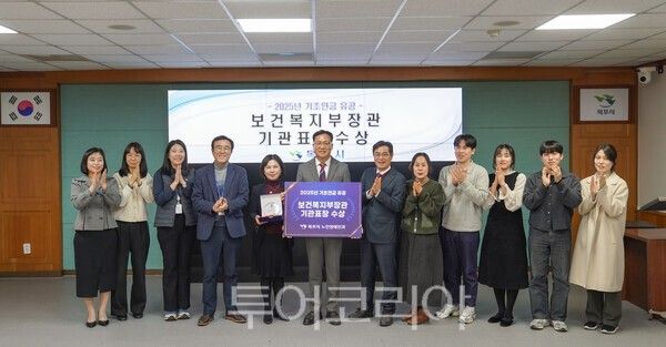 목포시는 보건복지부가 주관한 '2025년 기초연금 사업 유공기관 평가'에서 우수기관으로 선정돼 보건복지부장관 표창을 수상했다. /사진-목포시