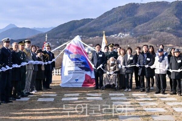 ‘UN프랑스대대 소속 한국군 참전기념비 제막식’/투어코리아뉴스 김경남 기자