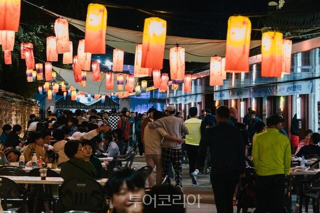 떠나는 관광객 돌아오게 만드는 '월광포차'/ 사진=남원시