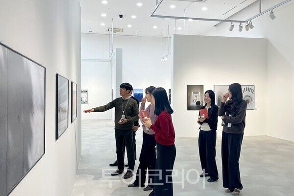 제6회 조선대학교 대학원·디자인대학원 원우회 A.V.A 전시 'Fragments Become Whole' 모습. /사진-광주은행