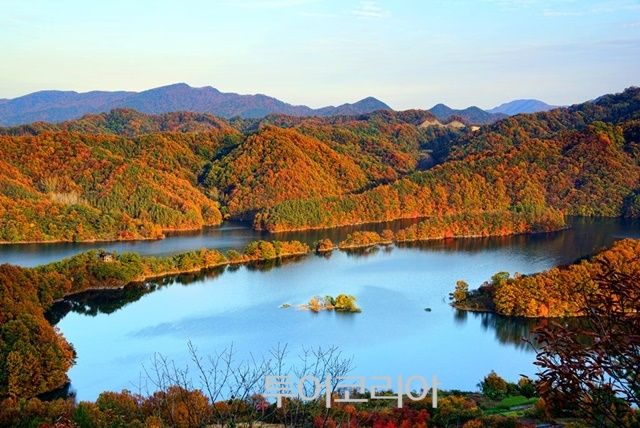 호수8경 부소담악 /사진제공= 충북도