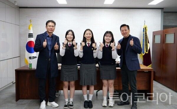 ▲논산여자상업고등학교가 특성화고등학교 학생들이 응시하는 2025년도 국가직 지역인재 9급 선발시험에서 일반전형 합격자 3명을 배출했다. /사진-논산계룡교육지원청