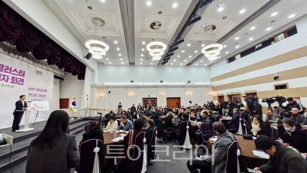 이상일 용인시장 기자회견 모습/투어코리아뉴스 정명달 기자