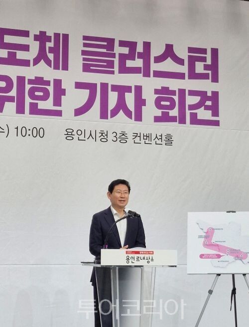 답변하는 이상일 용인시장/투어코리아뉴스 정명달 기자