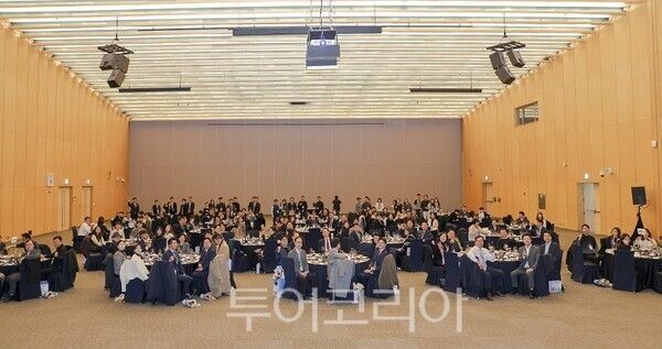 인천광역시와 인천관광공사가 4일 올 한 해 인천 MICE 산업을 빛낸 주인공들이 한 자리에 모인‘2025 인천 MICE DAY’를 개최하고 있다.