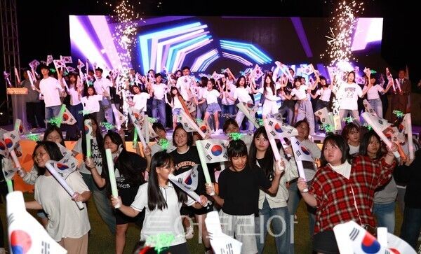 제1회 녹차수도 보성 다 청년 페스티벌에서 청소년들이 퍼포먼스를 하는 모습. /사진-보성군