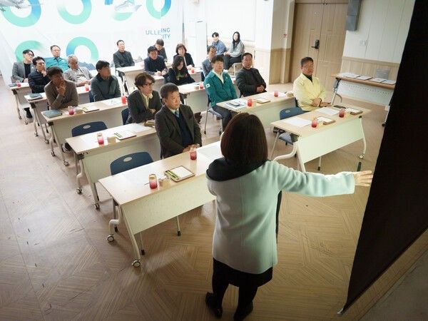 울릉군 간부공무원 4대 폭력 예방교육 모습(사진제공=울릉군청)