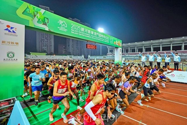 2025 마카오 국제 마라톤에서 루돌프 복장의 한국 참가자/사진-마카오관광청