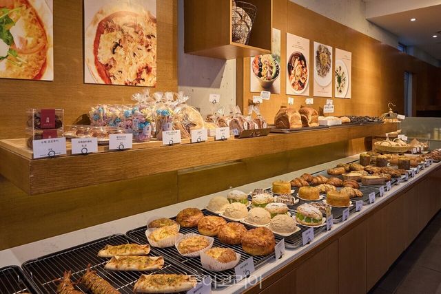 아산 신정호 정원과 신정호 카페 전경/사진-아산시