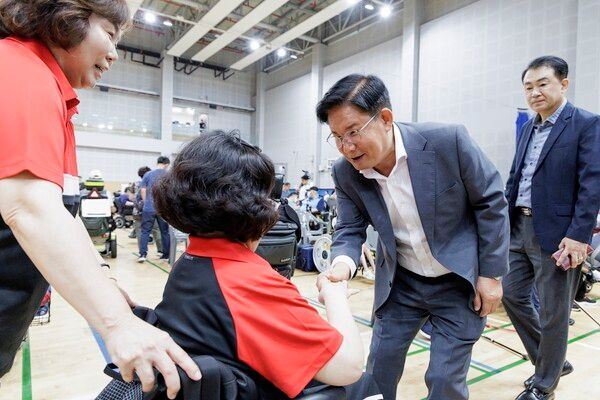 박강수 마포구청장 보치아대회 참석 선수 격려 모습(사진제공=마포구청)
