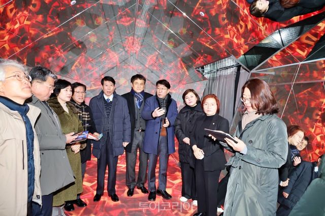 ‘완산벙커 더 스페이스’의 개관식이 4일 우범기 전주시장과 남관우 전주시의장, 인근 주민 등이 참석한 가운데 열렸다./사진-전주시