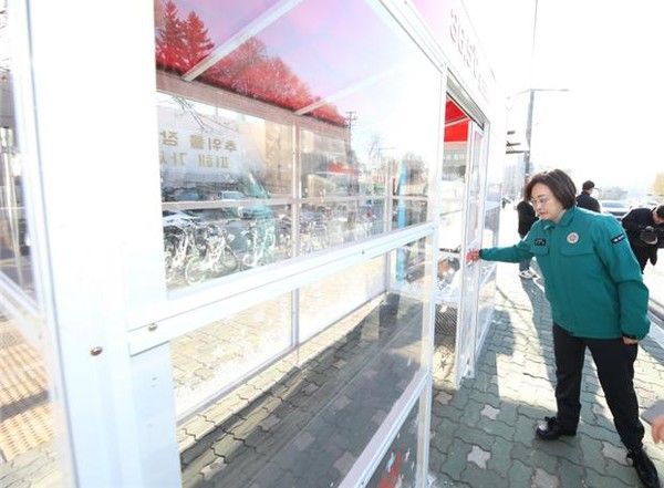 박희영 용산구청장 한파 바람막이 점검 모습(사진제공=용산구청)