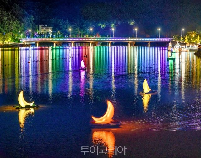 월영교 문보트/사진=경북문화관광공사