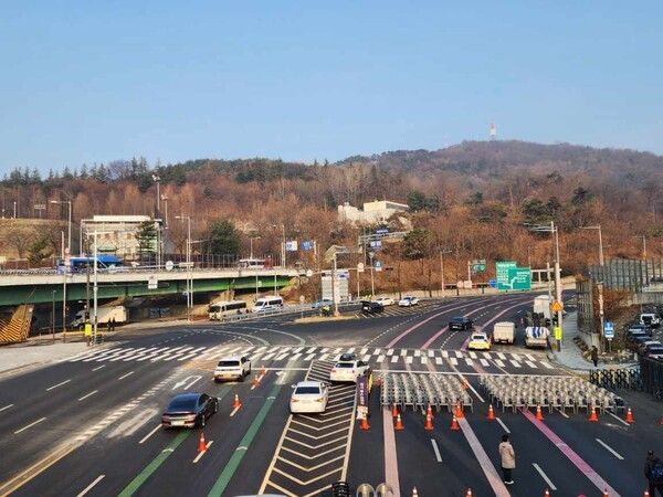 지난 9일 북한남삼거리 남측부에 임시 횡단보도 신설 모습(사진제공=용산구청)