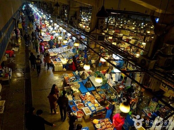 노량진수산시장 이미지 출처-포토코리아&nbsp;Michael T. Swigunski