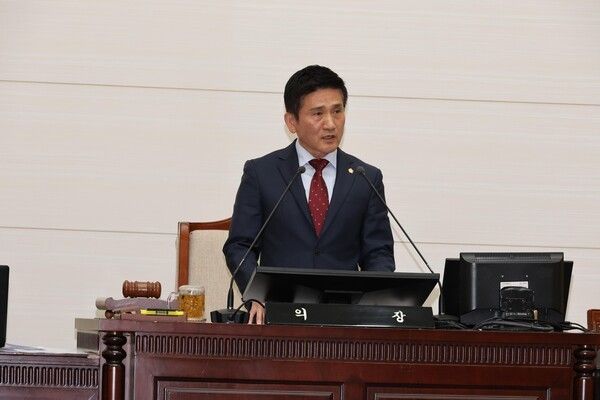 용산구의회 김성철 의장 제296회 임시회 개회사 모습(사진제공=용산구의회)