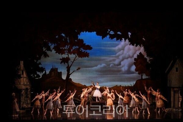유니버설발레단 지젤 포도축제 장면/투어코리아뉴스 정명달 기자