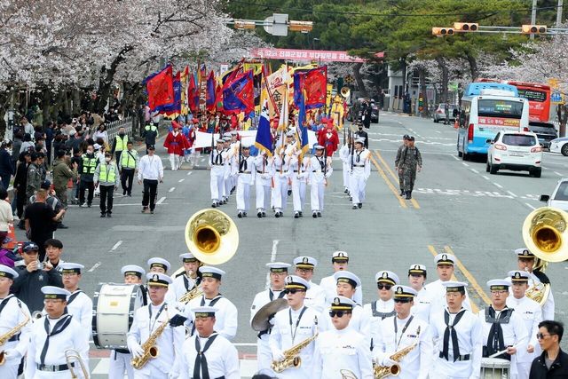 진해군항제 호국퍼레이드/사진-창원시