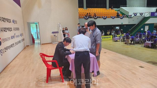 1004섬 신안 전국바둑대회 이세돌 팬 사인회 모습/사진-신안군