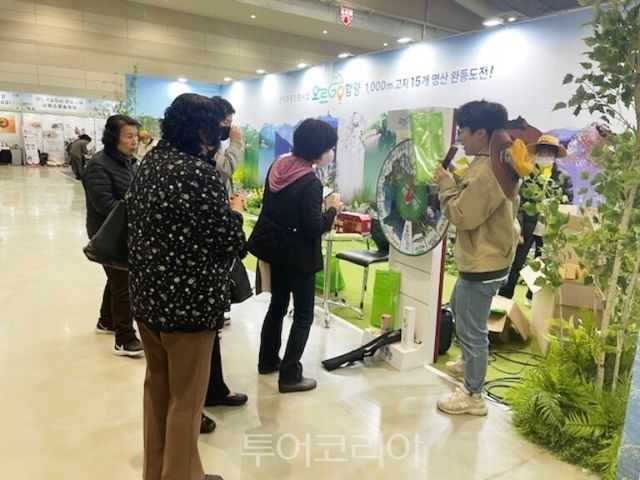 함양군이 봄산행철을&nbsp;겨냥해 '오르GO 함양'을 경남관광박람회서 집중 홍보&nbsp;했다./사진-함양군