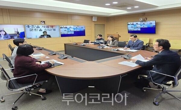 인천시가 20일 인천데이터센터(IDC) 영상회의실에서 민생기획관 주재로 군·구와 민생협력회의를 개최하고 있다.