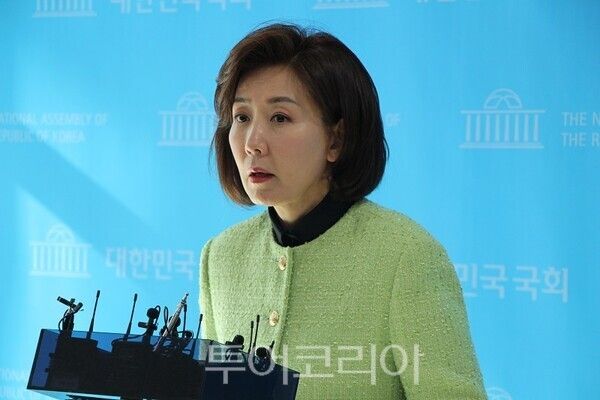 나경원 국민의힘 의원이 20일 오후 국회 소통괸에서 기자회견을 마치고 취재진의 질문에 답하고 있다. 2025.03.20. / 투어코리아 이창호 기자