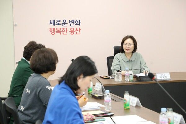 박희영 용산구청장 용산구 공공산후조리원 설립 및 운영 타당성 조사 연구용역 착수보고회 진행 모습(사진제공=용산구청)