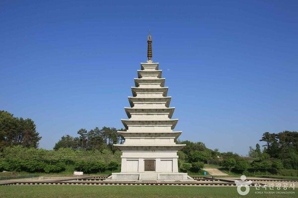 사진 =&nbsp; 미륵사지(ⓒ한국관광공사 포토코리아-김민석)