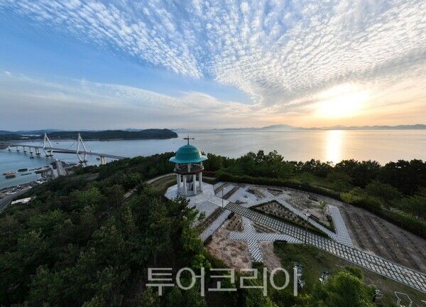 마리안느와 마가렛 나눔연수원 전망대. /사진-고흥군
