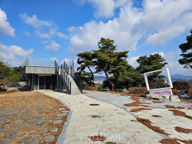 산뜻한 모습으로 새단장한 금암공원/사진=남원시