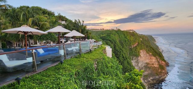 더 엣지 럭셔리 리조트 인피니티형 풀장