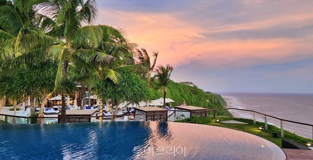 더 엣지 럭셔리 리조트 인피니티형 풀장