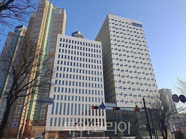 재산관리과가 입주해 있는 고양시 백석동 청사 전경/투어코리아뉴스 정명달 기자