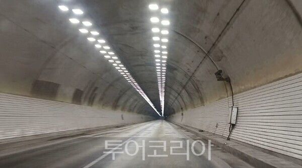 혜음령터널노후된 등기구 발광 다이오드(LED) 등기구로 교체/투어코리아뉴스 정명달 기자