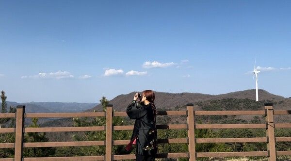 APEC 대학생 앰버서더가 홍보 영상 제작을 위한 활동을 벌이고 있다./사진-경북도