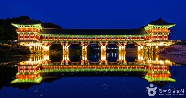 월정교의 야경 (출처=ⓒ한국관광공사 포토코리아-김성철)