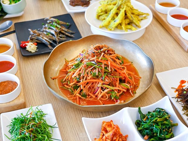 거제 외포 멸치 쌈밥 한상/사진-한화리조트