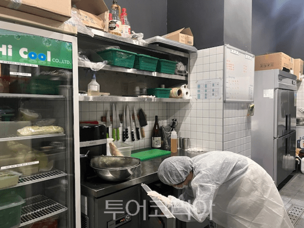 인천시가 식중독 등 식품안전사고를 사전에 예방하기 위해 배달음식점을 대상으로 집중 위생 점검을 실시하고 있다.