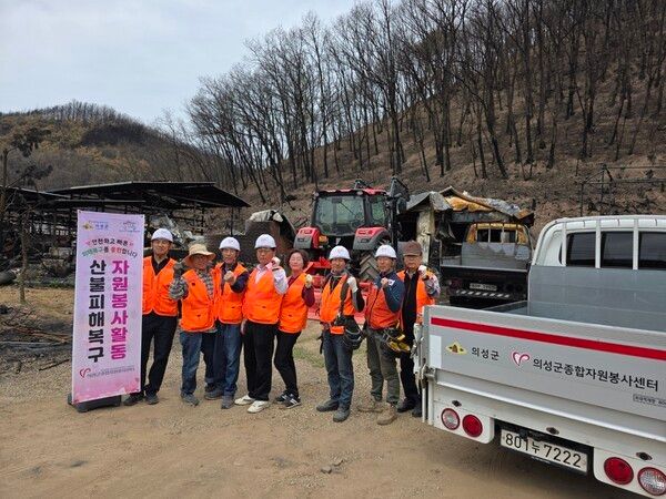 재능나눔봉사단 컨테이너 주택 수리./사진-의성군