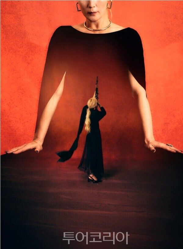 이혜영 배우가 주연을 맡은 국립극단 연극 '헤다 가블러'의 스틸컷／사진－우리카드