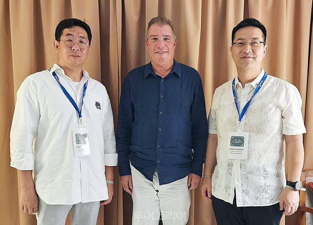 (좌측 끝부터) 쿠바 가비오따 한국지사 최원석 지점장, 후안 칼로스 가르시아 그란다(Juan Carlos Garcia Granda) 쿠바관광부 장관.쿠바 가비오따 한국총판 IRC 최혁 대표.