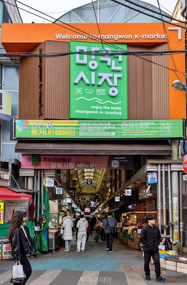 "(사진16) 중랑천 라이딩코스" "(사진12) 한강망원지구 라이딩" "(사진13) 망원시장 입구" "(사진14) 중랑천 장미공원 풍경" "(사진15) 월릉교 광장" /사진-서울관광재단