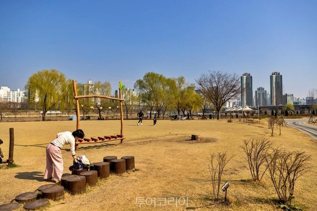 &nbsp;안양천 가족정 /사진-서울관광재단