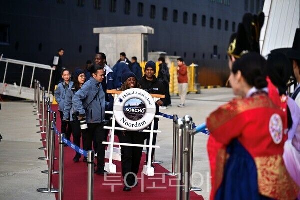 노르담호 입항 환영행사&nbsp;/사진=속초시