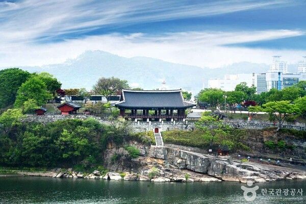 촉석루 (출처 = ⓒ한국관광공사 포토코리아-IR 스튜디오)