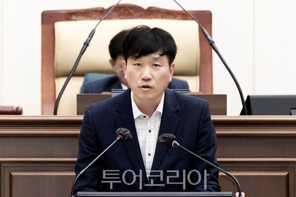 김포시의회 한종우 의원이 18일 제257회 임시회 제2차 본회의에서 5분 자유발언을 하고 있다.